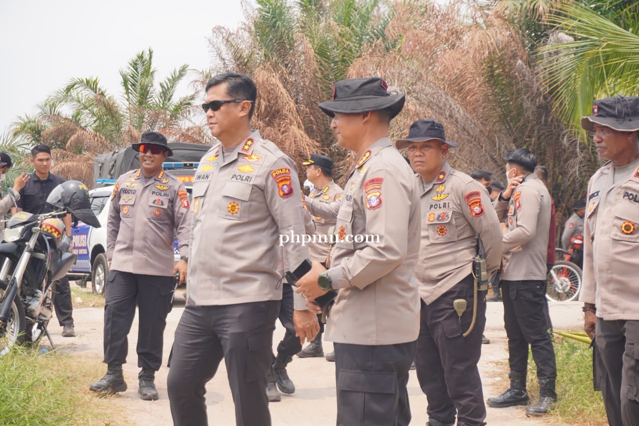 Kapolda Kalteng Bersama Personel Gabungan Pantau dan Padamkan Karhutla di Palangka Raya