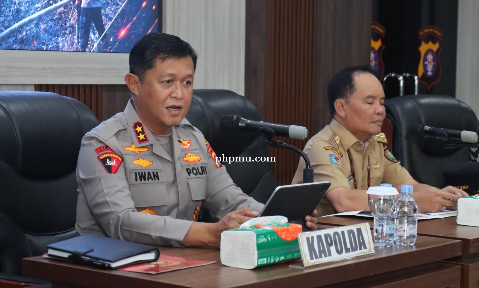 Presiden Prabowo Kirim Bantuan Alat Pemadam, 1000 Flexibel Tank hingga Peralatan Medis ke Kalteng, P