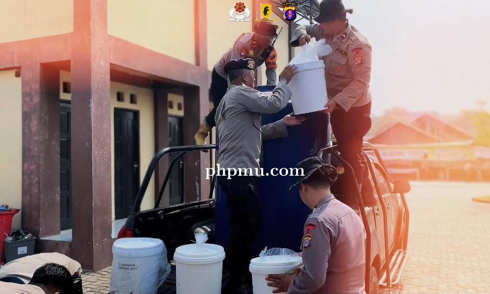 Satbrimob Polda Kalteng Uji Coba Powder Pemutus Api untuk Perkuat Penanganan Karhutla
