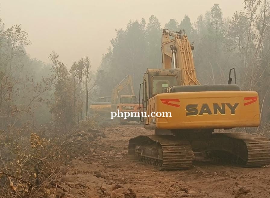 Satbrimob Polda Kalteng Lakukan Penyekatan Jalur Api di Km.39 Tjilik Riwut